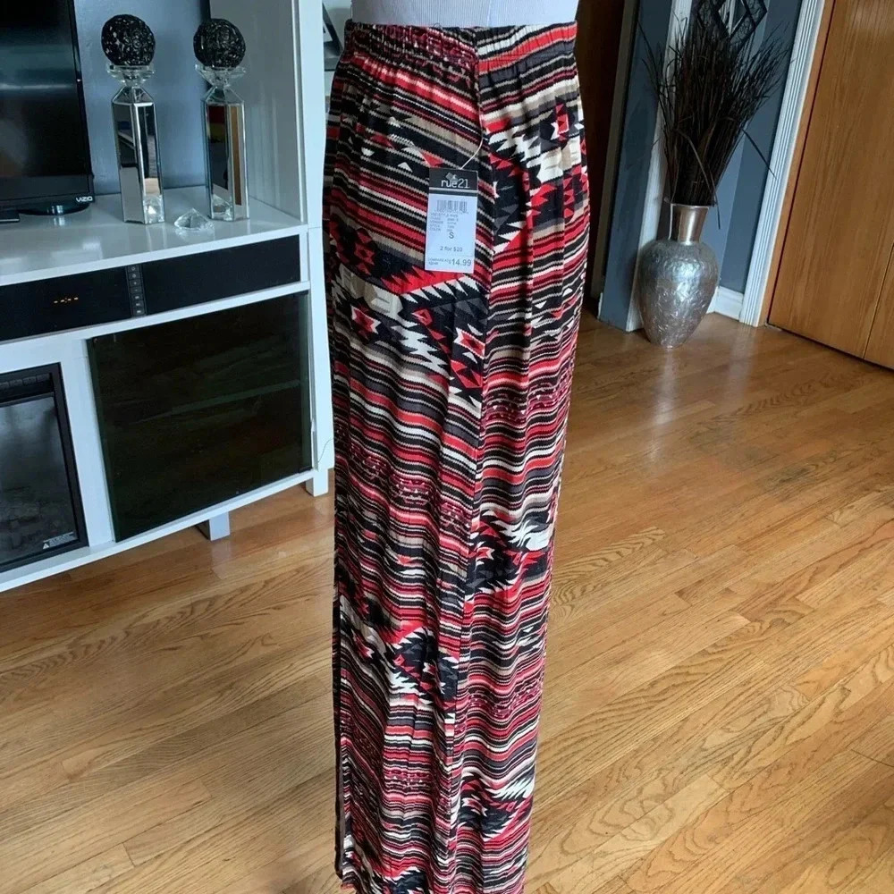 **NEW Rue21 Pattern Maxi Skirt - Picture 3 of 6